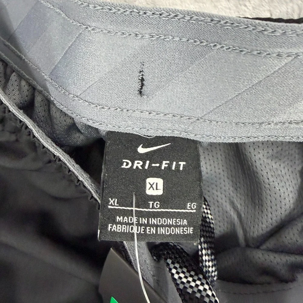 Nike Track Pants Black Men's Size XL Elastic Waist Straight Leg 897038-010 NEW